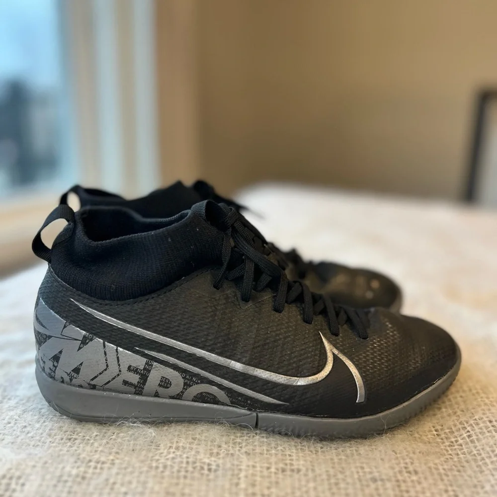 Nike Kids' Black Indoor Soccer Shoes